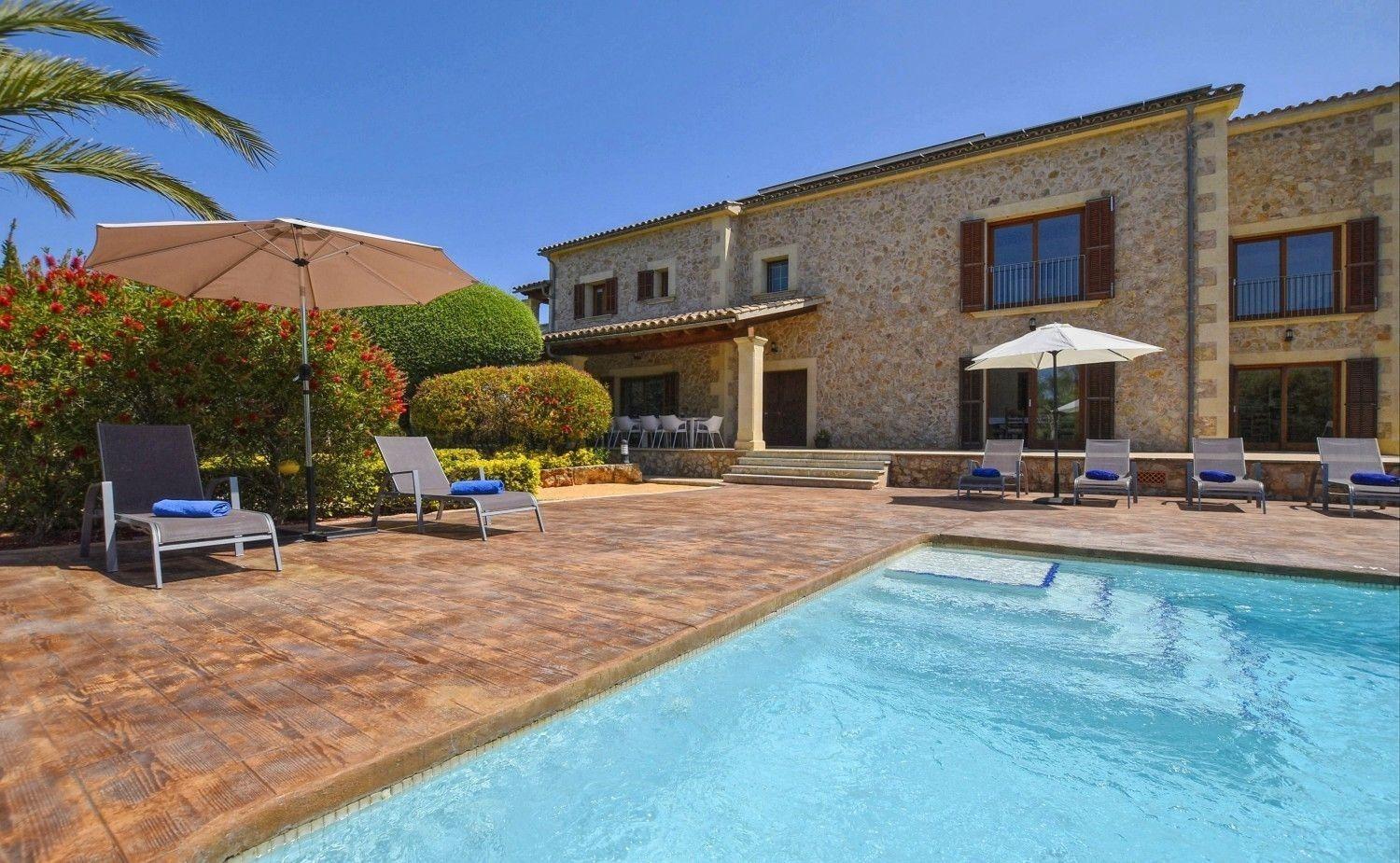 Holiday home Atemberaubende Mit Pool Und Panoramablick In Unmittelbarer Naehe Von Und Dem *