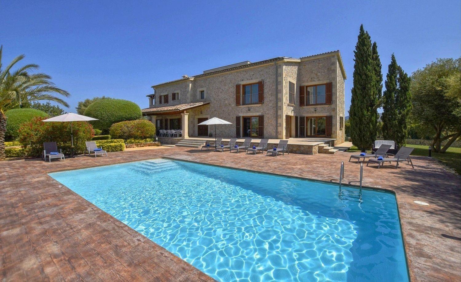Holiday home Atemberaubende Mit Pool Und Panoramablick In Unmittelbarer Naehe Von Und Dem *