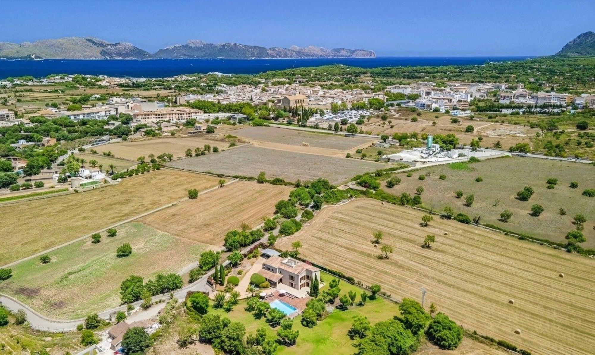 Atemberaubende Mit Pool Und Panoramablick In Unmittelbarer Naehe Von Und Dem Alcudia (Mallorca)